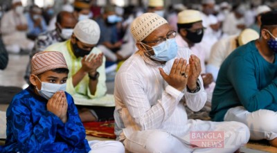 ঈদের জামাতে করোনা থেকে মুক্তির প্রার্থনা