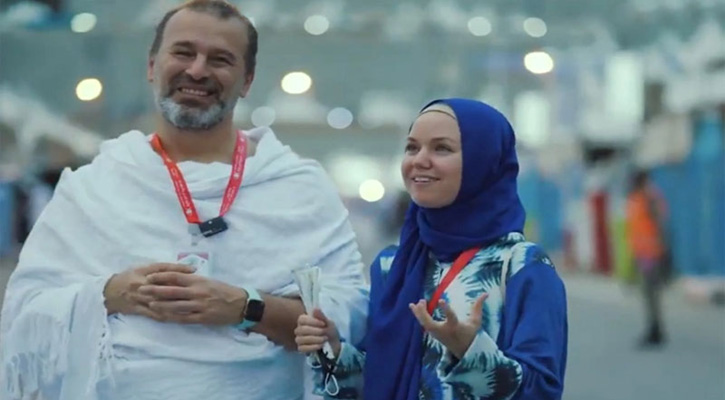 দেনমোহর আদায়ে হজ পালন করলেন তারা 