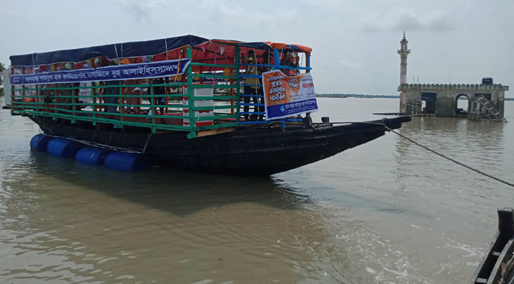 দেশের প্রথম ভাসমান মসজিদ 