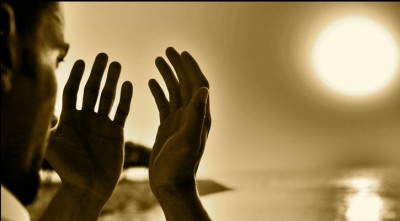 যেসব আমলে আল্লাহ দ্রুত দোয়া কবুল করেন