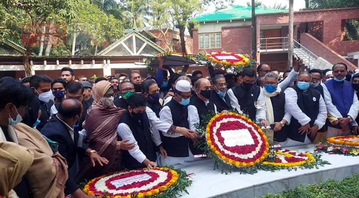 টু‌ঙ্গিপাড়ায় বঙ্গবন্ধুর সমাধি‌তে আ.লী‌গের শ্রদ্ধা নি‌বেদন