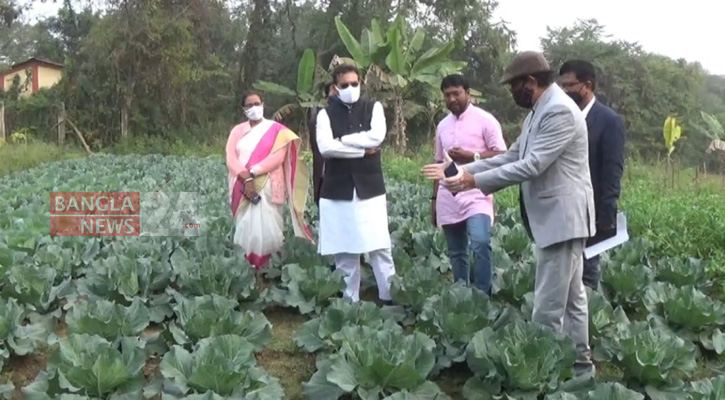 ত্রিপুরায় কৃষিজমি পরিদর্শন করলেন মন্ত্রী প্রণজীৎ