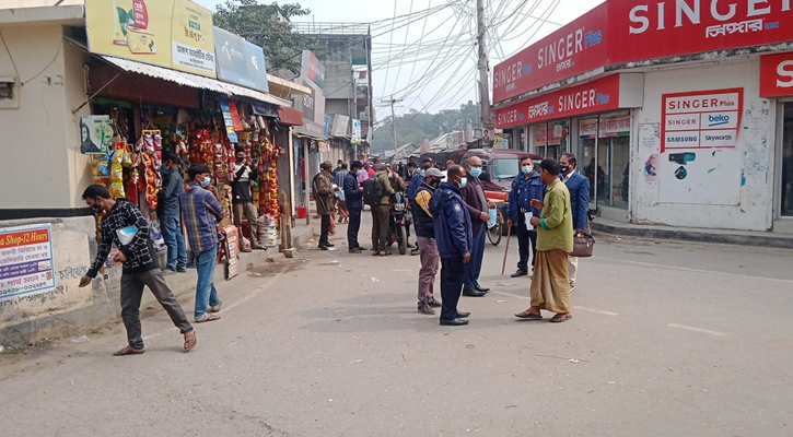 স্বাস্থ্যবিধি না মানায়  ৯ পথচারিকে জরিমানা