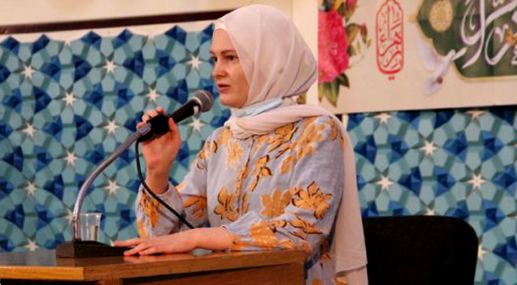 কোরআন পড়ে ‘প্রশান্তি অনুভব’, ব্রিটিশ তরুণীর ইসলাম গ্রহণ 