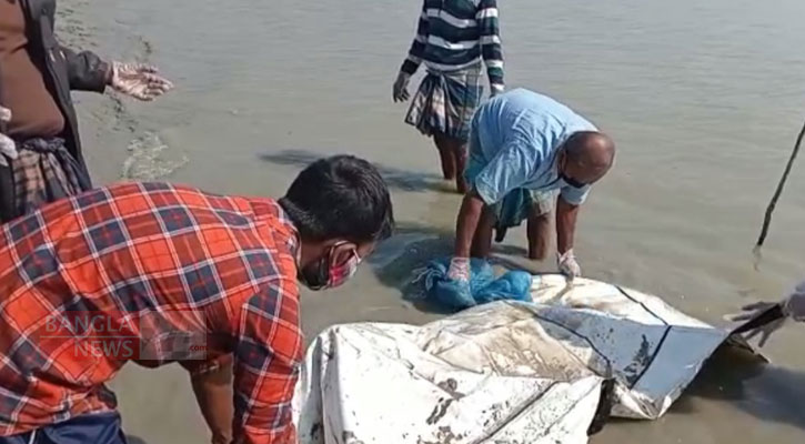 ট্রলার ডুবির ঘটনায় সাগরে আরও দুই জেলের মরদেহ 