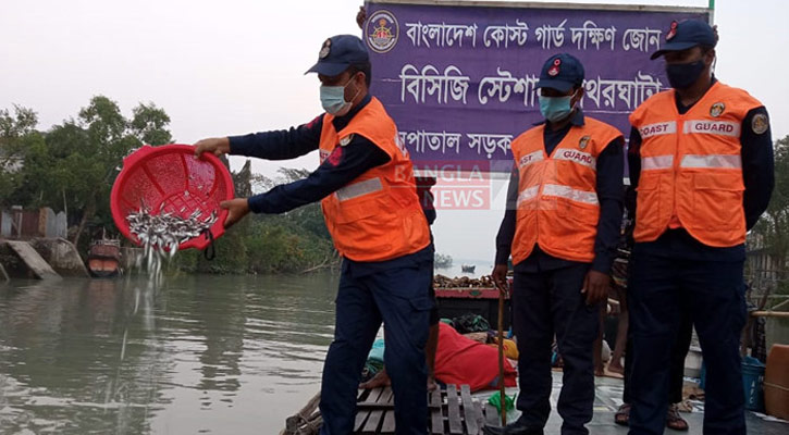 পৌনে ১১ কোটি পোনা জব্দ, ১০ জেলে আটক