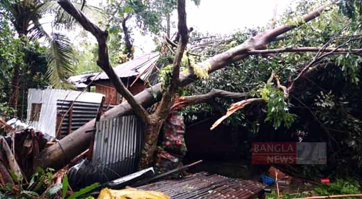 লালমনিরহাটে ঝড়ে চরাঞ্চলে ব্যাপক ক্ষয়-ক্ষতি