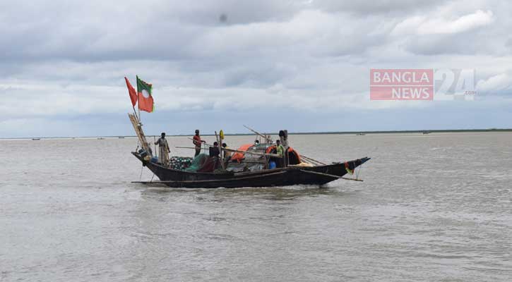 আজ থেকে পদ্মা-মেঘনায় ২ মাস মাছ আহরণ নিষিদ্ধ