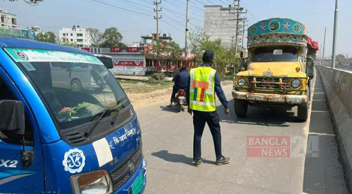 উল্টো পথে যানবাহন, ৩৫ জনকে জরিমানা