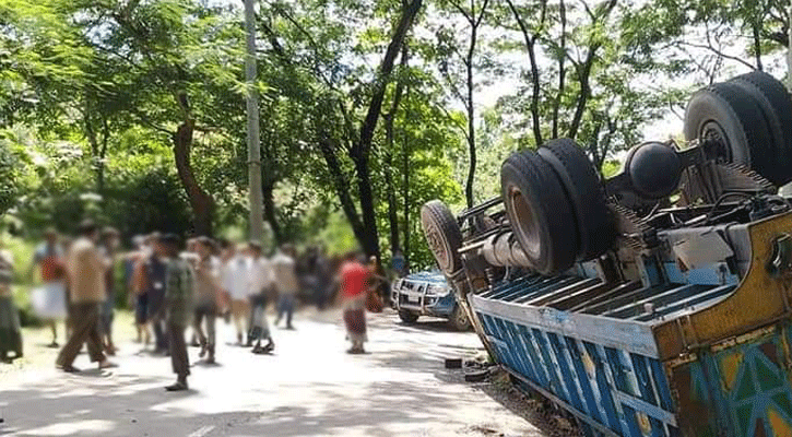 চুরি করে পালানোর সময় দুর্ঘটনায় গরু চোরের মৃত্যু