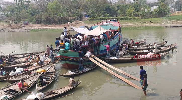 জেলেদের চাল বিতরণে অনিয়মের অভিযোগ