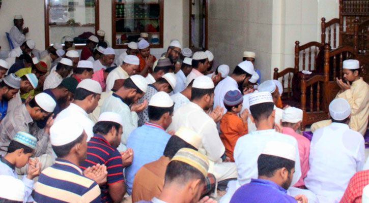 রাজশাহীতে যথাযোগ্য মর্যাদায় পালিত হচ্ছে শবে বরাত