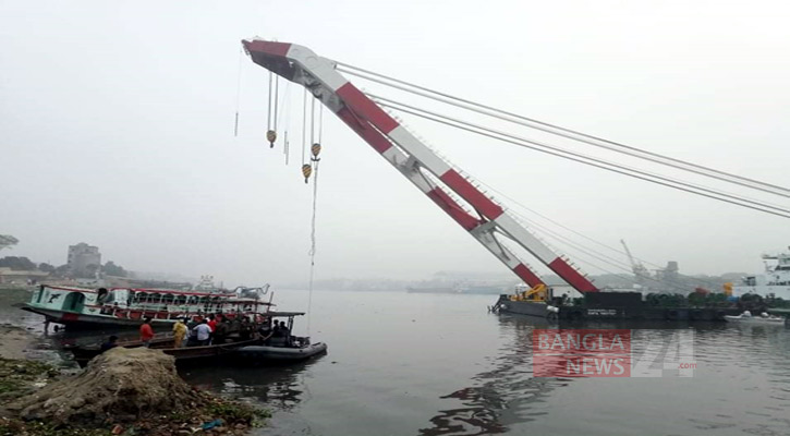 শীতলক্ষ্যায় জাহাজের ধাক্কায় ডুবে যাওয়া লঞ্চ উদ্ধার