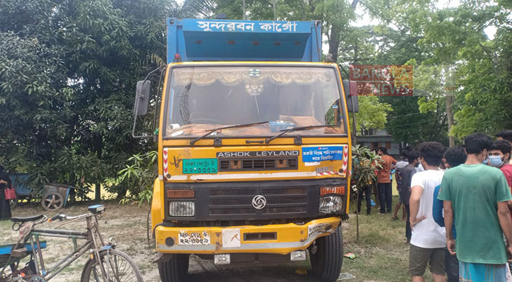 কাভার্ড ভ্যানের চাপায় প্রাণ গেল বাইকে থাকা ৩ বন্ধুর