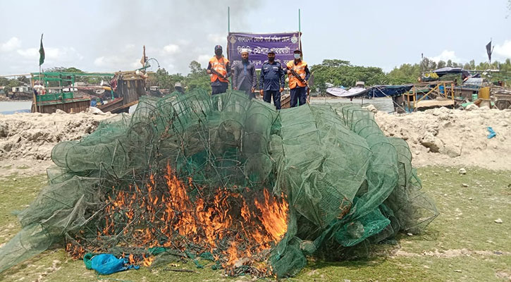 বিষখালী নদী থেকে ৪০টি চায়না দুয়ারি জাল জব্দ