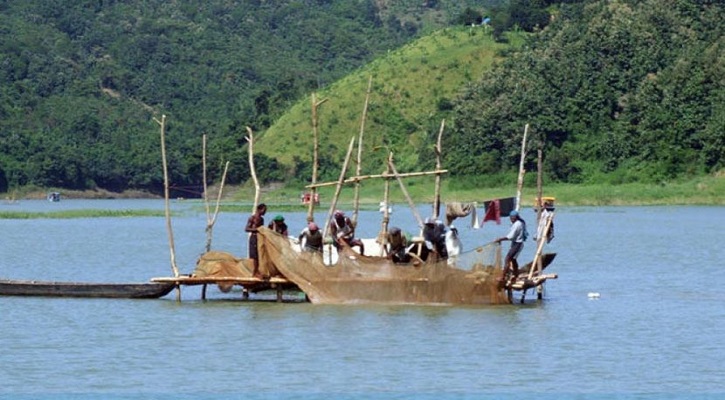 পহেলা মে থেকে কাপ্তাই হ্রদে মাছ আহরণ বন্ধ