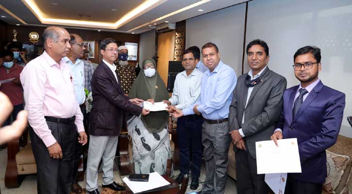 শ্রমিক কল্যাণ তহবিলে ১৪ কোটি ৬৩ লাখ টাকা জমা দিল তিন কোম্পানি