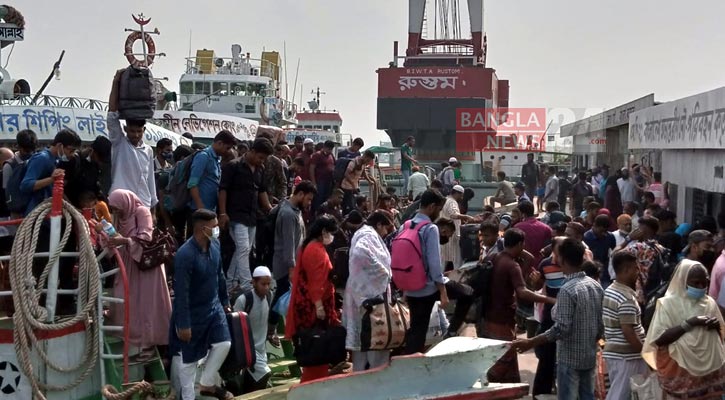 বাংলাবাজার ঘাটে বেড়েছে ঘরমুখী মানুষের ভিড়