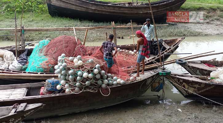 মধ্যরাত থেকে পদ্মা-মেঘনায় ইলিশ শিকারে নেই মানা