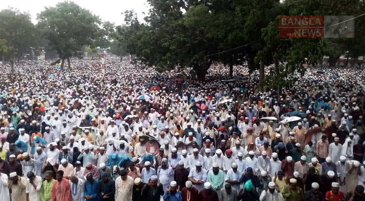 শোলাকিয়ায় দেশের সর্ববৃহৎ ঈদ জামাত অনুষ্ঠিত