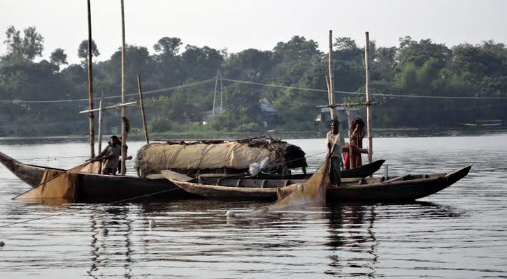 কাপ্তাই হ্রদে তিন মাস মাছ ধরায় নিষেধাজ্ঞা