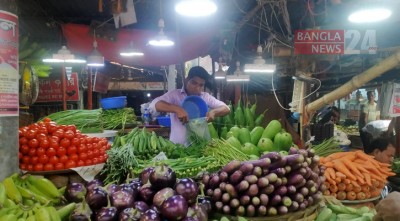 বাজারে দাম বেড়েছে সবজি-মুরগির