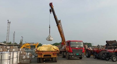 দাবি পূরণের আশ্বাসে বেনাপোল বন্দরে ধর্মঘট প্রত্যাহার