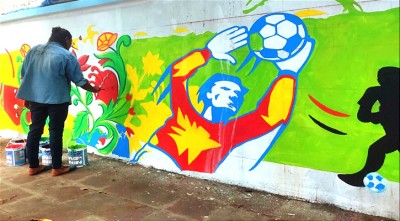 বিশ্বকাপ উন্মাদনাকে ভিন্ন মাত্রা দিতেই গলি গ্রাফিতি
