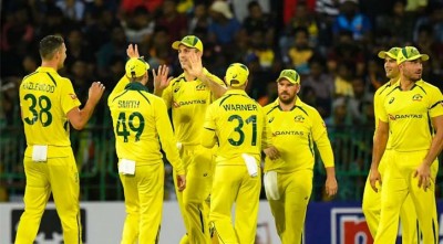 হঠাৎ ধসে যাওয়া শ্রীলঙ্কাকে ১০ উইকেটে উড়িয়ে দিল অজিরা