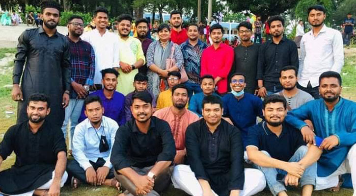 ফেনীতে রক্তের চাহিদা মেটান স্বেচ্ছাসেবীরা