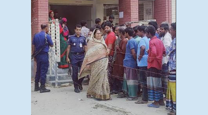 জাল ভোট দিতে গিয়ে ইউপি নারী সদস্য আটক