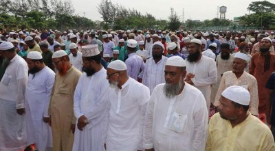 বৃষ্টির দেখা নেই, মোংলায় বিশেষ নামাজ আদায়!