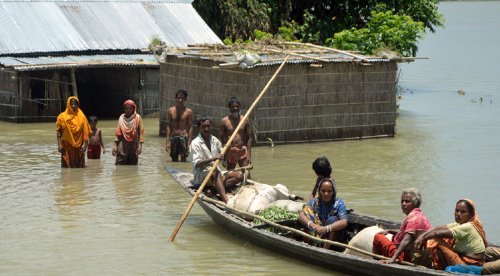 কুড়িগ্রামে বন্যা পরিস্থিতির কিছুটা উন্নতি হলেও দুর্ভোগে বানভাসিরা 