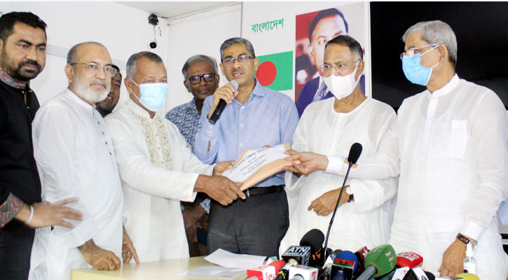 বিএনপির ত্রাণ তহবিলে অর্থ দিলেন ১১ জেলার নেতা