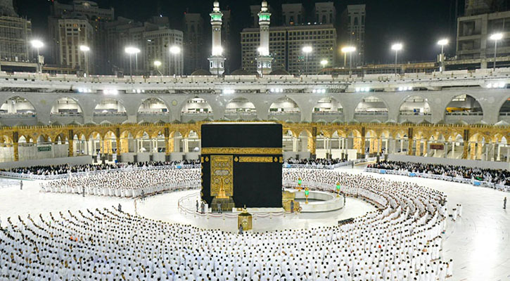 হজের আনুষ্ঠানিকতা শুরু, মিনায় হাজিরা