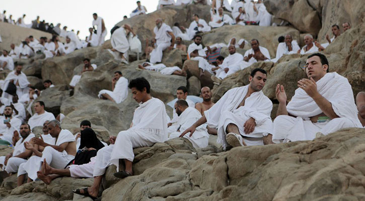 আরাফার দিনের আমল ও মর্যাদা, এদিনের রোজার ফজিলত