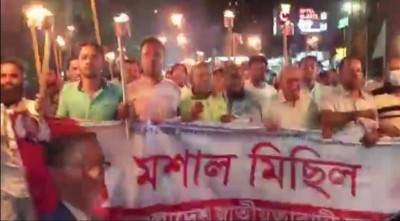 খালেদা জিয়ার মুক্তির দাবিতে রাজধানীতে মশাল মিছিল 