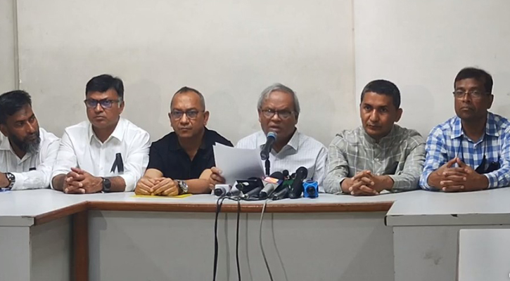 সরকার ক্ষমতা হারানোর ভয়ে উন্মাদ হয়ে গেছে: রিজভী