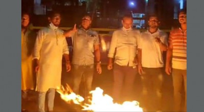 মন্নাফির কুশপুত্তলিকা পোড়ালো জবি ছাত্রদল