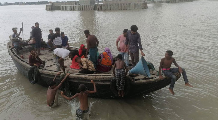 অভিমান করে গৃহবধূর রূপসা সেতু থেকে ঝাঁপ!