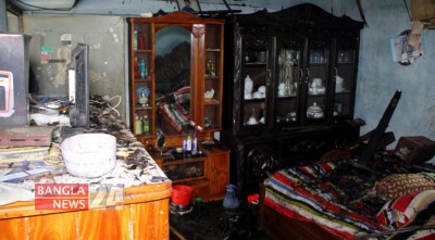 পাবনায় ছাত্রলীগ নেতার বাড়িতে অগ্নিসংযোগ-লুটপাট