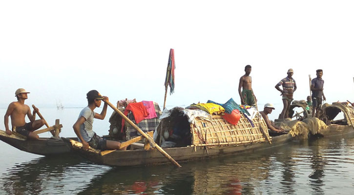 কাপ্তাই হ্রদে মাছ ধরতে গুণতে হবে বাড়তি শুল্ক