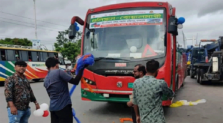 উদ্বোধনের পরই বিআরটিসি বাস আটকে দিলেন বাস মালিকরা