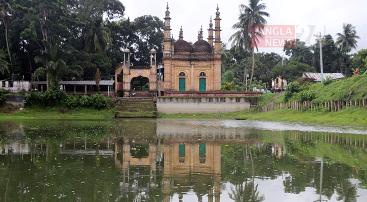 মুসলিম স্থাপত্য শিল্পের অনন্য নিদর্শন তেঁতুলিয়া শাহী জামে মসজিদ