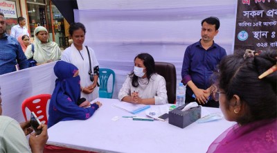 শোক দিবসে পোশাক শ্রমিকদের জন্য চিকিৎসা ক্যাম্প