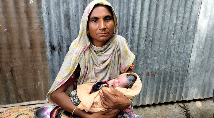 ব্যাগে কুড়িয়ে পাওয়া নবজাতকের
দায়িত্ব নিলেন সেনা কর্মকর্তা