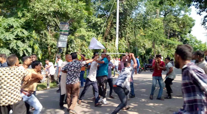 ছাগলনাইয়ায় বিএনপির মিছিলে আ.লীগের হামলা, আহত ৩০