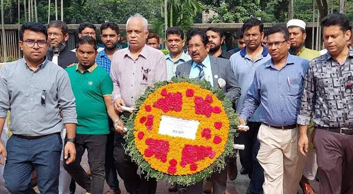 জাতীয় কবির সমাধিতে বিএসএমএমইউ ভিসির শ্রদ্ধা