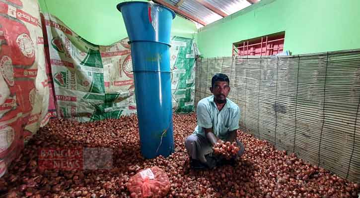 পেঁয়াজ সংরক্ষণে ‘এয়ার ফ্লো মেশিন’ 