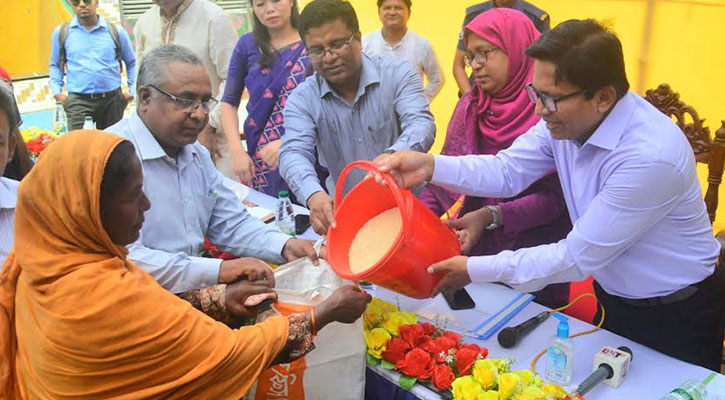 রাজশাহী শহরে ওএমএসের চাল ৩০, গ্রামে ১৫ টাকা কেজি